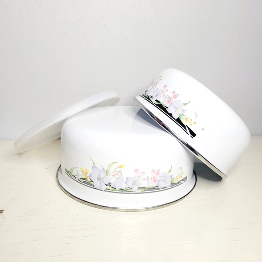 Vintage Enamel Bowls Set of 2 with Lid
